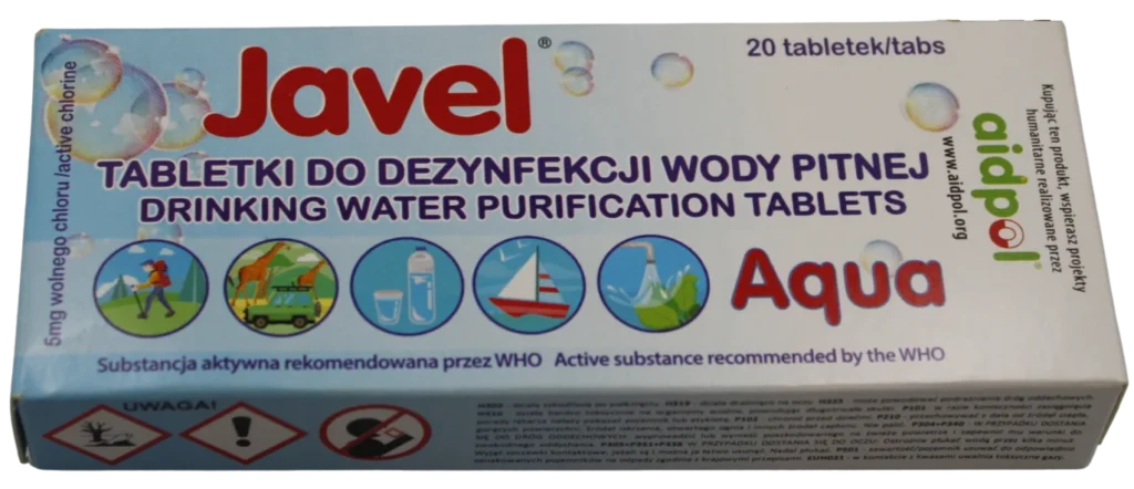 rozłożony namiot z otwartym środkowym wejściem pomiędzy dwoma komorami sypialnianymi